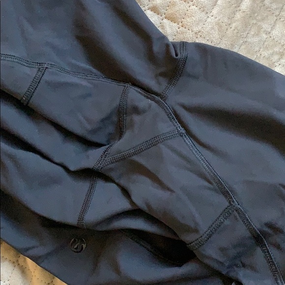 Lululemon Mesh Capri leggings - Picture 3 of 5